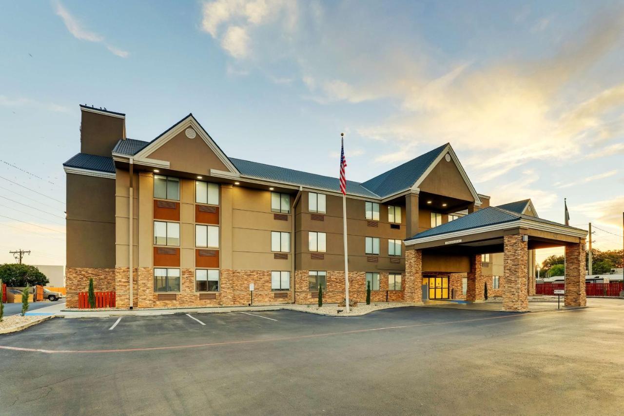 Best Western Plus Riata Hotel Brownwood Exterior photo